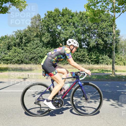 09.08.2026 - GEWOBA Citytriathlon Bremen Michael Burmester http://msf.ph/oto/9962399 09.08.2026 14:24:48 Radfahren 120, 141, 414, 460, 496, 499, 514 meine-sportfotos.de