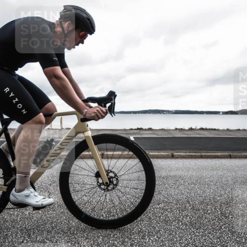 16.08.2026 - KN Förde Triathlon 2026 H.Heesch http://msf.ph/oto/9973039 16.08.2026 11:21:19 Radfahren 312, 320 meine-sportfotos.de