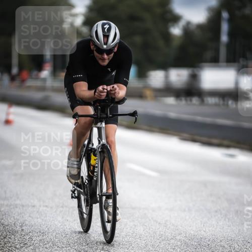 16.08.2026 - KN Förde Triathlon 2026 H.Heesch http://msf.ph/oto/9974380 16.08.2026 11:01:11 Radfahren 319, 323 meine-sportfotos.de