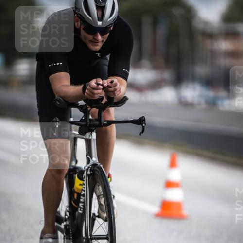 16.08.2026 - KN Förde Triathlon 2026 H.Heesch http://msf.ph/oto/9974389 16.08.2026 11:01:11 Radfahren 319, 323 meine-sportfotos.de