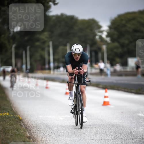 16.08.2026 - KN Förde Triathlon 2026 H.Heesch http://msf.ph/oto/9974486 16.08.2026 11:02:15 Radfahren 314, 327 meine-sportfotos.de