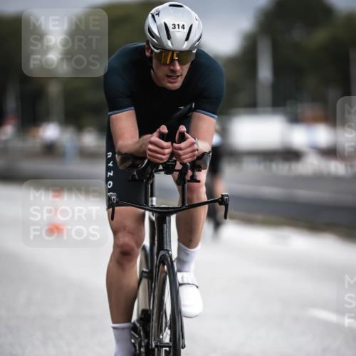 16.08.2026 - KN Förde Triathlon 2026 H.Heesch http://msf.ph/oto/9974507 16.08.2026 11:02:16 Radfahren 314, 327, 441 meine-sportfotos.de