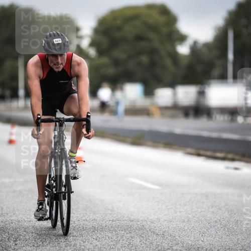 16.08.2026 - KN Förde Triathlon 2026 H.Heesch http://msf.ph/oto/9974527 16.08.2026 11:02:30 Radfahren 321, 325 meine-sportfotos.de