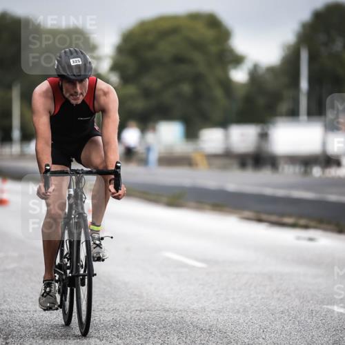 16.08.2026 - KN Förde Triathlon 2026 H.Heesch http://msf.ph/oto/9974528 16.08.2026 11:02:30 Radfahren 321, 325 meine-sportfotos.de