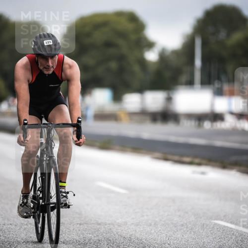 16.08.2026 - KN Förde Triathlon 2026 H.Heesch http://msf.ph/oto/9974530 16.08.2026 11:02:30 Radfahren 321, 325 meine-sportfotos.de