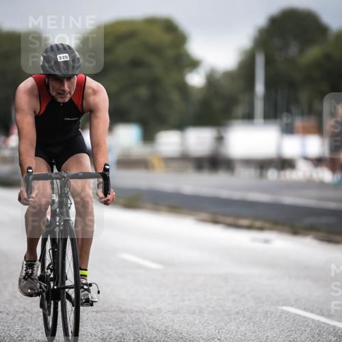 16.08.2026 - KN Förde Triathlon 2026 H.Heesch http://msf.ph/oto/9974531 16.08.2026 11:02:30 Radfahren 321, 325 meine-sportfotos.de