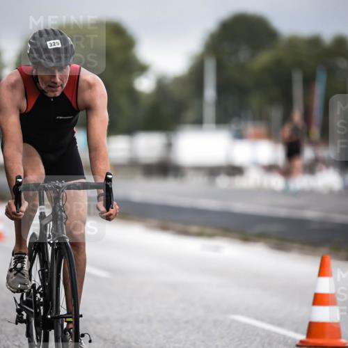16.08.2026 - KN Förde Triathlon 2026 H.Heesch http://msf.ph/oto/9974535 16.08.2026 11:02:30 Radfahren 321, 325 meine-sportfotos.de