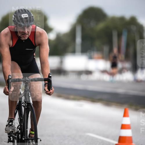 16.08.2026 - KN Förde Triathlon 2026 H.Heesch http://msf.ph/oto/9974537 16.08.2026 11:02:30 Radfahren 321, 325 meine-sportfotos.de