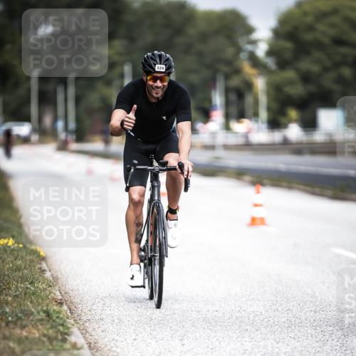 16.08.2026 - KN Förde Triathlon 2026 H.Heesch http://msf.ph/oto/9974635 16.08.2026 11:04:04 Radfahren 320, 363 meine-sportfotos.de