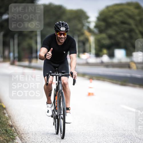 16.08.2026 - KN Förde Triathlon 2026 H.Heesch http://msf.ph/oto/9974640 16.08.2026 11:04:04 Radfahren 320, 363 meine-sportfotos.de