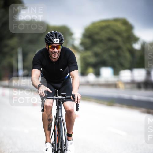 16.08.2026 - KN Förde Triathlon 2026 H.Heesch http://msf.ph/oto/9974646 16.08.2026 11:04:04 Radfahren 320, 363 meine-sportfotos.de