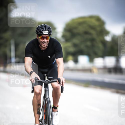 16.08.2026 - KN Förde Triathlon 2026 H.Heesch http://msf.ph/oto/9974647 16.08.2026 11:04:04 Radfahren 320, 363 meine-sportfotos.de