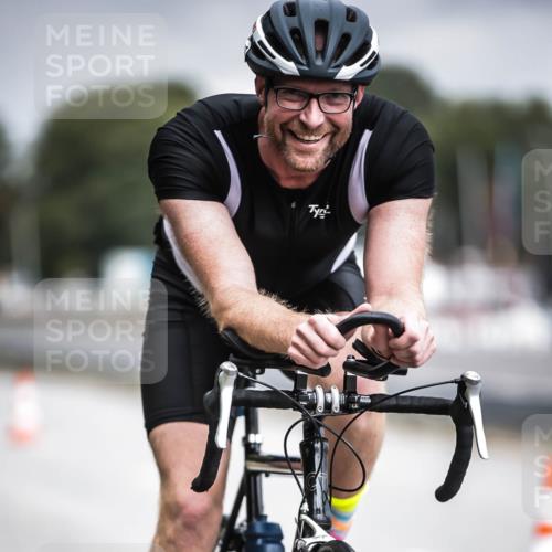 16.08.2026 - KN Förde Triathlon 2026 H.Heesch http://msf.ph/oto/9975002 16.08.2026 11:07:44 Radfahren 355, 367, 391 meine-sportfotos.de