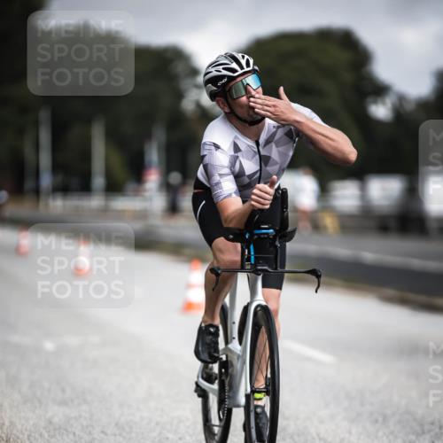 16.08.2026 - KN Förde Triathlon 2026 H.Heesch http://msf.ph/oto/9975125 16.08.2026 11:09:31 Radfahren 221, 302, 305, 330, 356, 357, 369, 377, 389, 397 meine-sportfotos.de