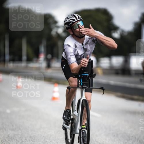 16.08.2026 - KN Förde Triathlon 2026 H.Heesch http://msf.ph/oto/9975126 16.08.2026 11:09:31 Radfahren 221, 302, 305, 330, 356, 357, 369, 377, 389, 397 meine-sportfotos.de