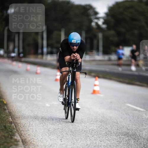 16.08.2026 - KN Förde Triathlon 2026 H.Heesch http://msf.ph/oto/9975140 16.08.2026 11:09:36 Radfahren 305, 330, 377, 389 meine-sportfotos.de