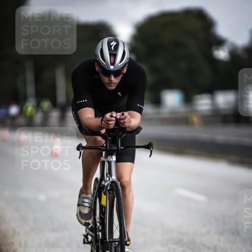 16.08.2026 - KN Förde Triathlon 2026 H.Heesch http://msf.ph/oto/9975249 16.08.2026 11:10:13 Radfahren 319, 325 meine-sportfotos.de