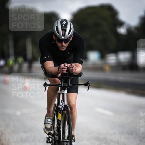 16.08.2026 - KN Förde Triathlon 2026 H.Heesch http://msf.ph/oto/9975250 16.08.2026 11:10:13 Radfahren 319, 325 meine-sportfotos.de