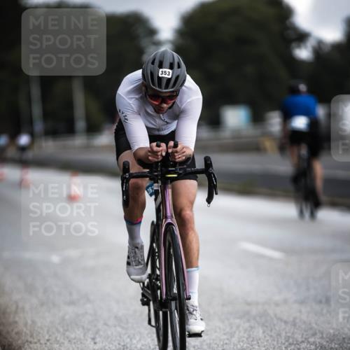 16.08.2026 - KN Förde Triathlon 2026 H.Heesch http://msf.ph/oto/9975446 16.08.2026 11:11:27 Radfahren 353, 409 meine-sportfotos.de