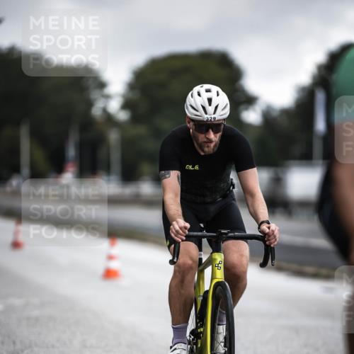 16.08.2026 - KN Förde Triathlon 2026 H.Heesch http://msf.ph/oto/9975809 16.08.2026 11:13:18 Radfahren 329, 379, 385 meine-sportfotos.de