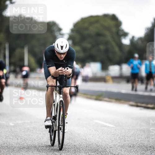 16.08.2026 - KN Förde Triathlon 2026 H.Heesch http://msf.ph/oto/9976421 16.08.2026 11:17:41 Radfahren 304, 308, 318, 355, 383, 390 meine-sportfotos.de