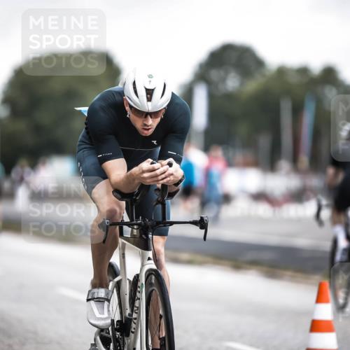 16.08.2026 - KN Förde Triathlon 2026 H.Heesch http://msf.ph/oto/9976430 16.08.2026 11:17:41 Radfahren 304, 308, 318, 355, 383, 390 meine-sportfotos.de