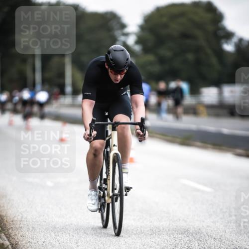 16.08.2026 - KN Förde Triathlon 2026 H.Heesch http://msf.ph/oto/9977139 16.08.2026 11:21:17 Radfahren 312, 320 meine-sportfotos.de