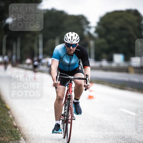 16.08.2026 - KN Förde Triathlon 2026 H.Heesch http://msf.ph/oto/9977590 16.08.2026 11:22:17 Radfahren 329, 375, 397, 400 meine-sportfotos.de