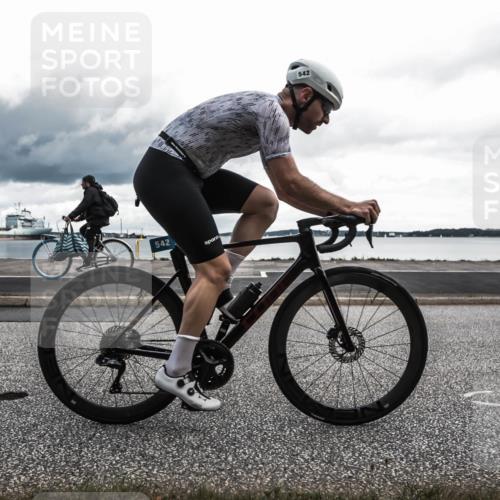16.08.2026 - KN Förde Triathlon 2026 H.Heesch http://msf.ph/oto/9977726 16.08.2026 12:49:36 Radfahren 501, 540, 542, 543, 551 meine-sportfotos.de