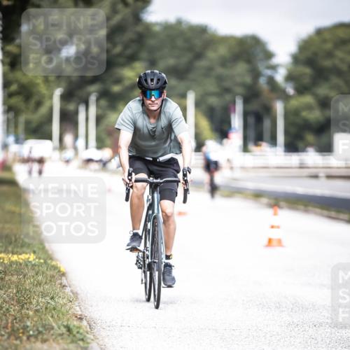 16.08.2026 - KN Förde Triathlon 2026 H.Heesch http://msf.ph/oto/9978095 16.08.2026 11:30:40 Radfahren 386, 425, 428, 430, 438 meine-sportfotos.de