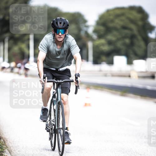 16.08.2026 - KN Förde Triathlon 2026 H.Heesch http://msf.ph/oto/9978118 16.08.2026 11:30:41 Radfahren 386, 411, 425, 428, 430, 438 meine-sportfotos.de