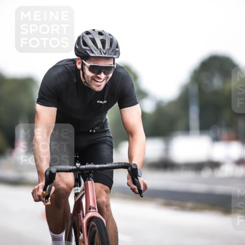 16.08.2026 - KN Förde Triathlon 2026 H.Heesch http://msf.ph/oto/9978501 16.08.2026 11:25:30 Radfahren 399, 413 meine-sportfotos.de