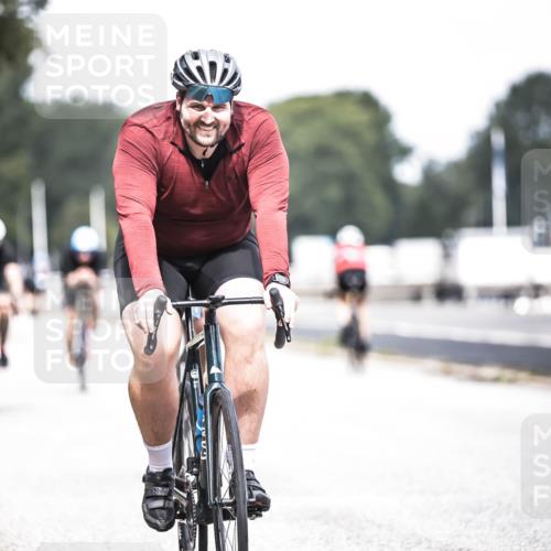16.08.2026 - KN Förde Triathlon 2026 H.Heesch http://msf.ph/oto/9978559 16.08.2026 11:26:08 Radfahren 370, 421 meine-sportfotos.de
