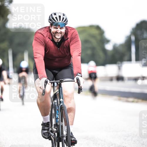 16.08.2026 - KN Förde Triathlon 2026 H.Heesch http://msf.ph/oto/9978561 16.08.2026 11:26:08 Radfahren 370, 421 meine-sportfotos.de
