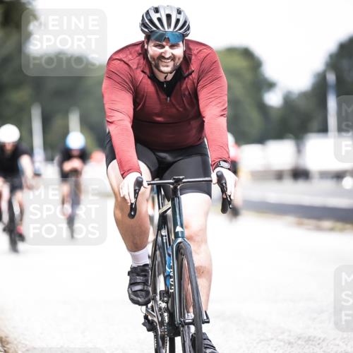 16.08.2026 - KN Förde Triathlon 2026 H.Heesch http://msf.ph/oto/9978565 16.08.2026 11:26:08 Radfahren 370, 421 meine-sportfotos.de