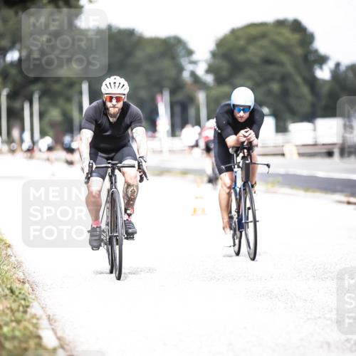 16.08.2026 - KN Förde Triathlon 2026 H.Heesch http://msf.ph/oto/9978570 16.08.2026 11:26:09 Radfahren 370, 421 meine-sportfotos.de