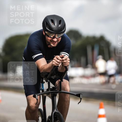16.08.2026 - KN Förde Triathlon 2026 H.Heesch http://msf.ph/oto/9978707 16.08.2026 11:26:35 Radfahren 328, 429, 803 meine-sportfotos.de