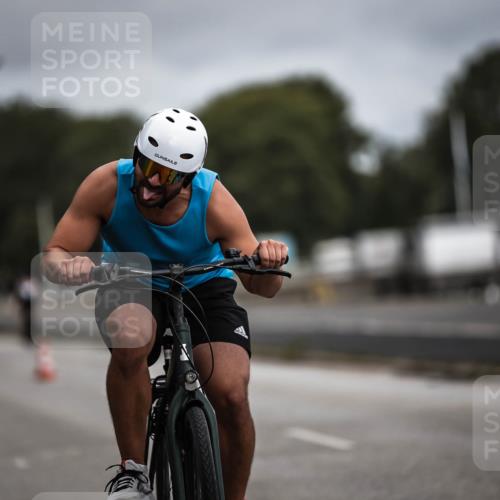 16.08.2026 - KN Förde Triathlon 2026 H.Heesch http://msf.ph/oto/9978716 16.08.2026 11:32:51 Radfahren 348, 391, 399 meine-sportfotos.de