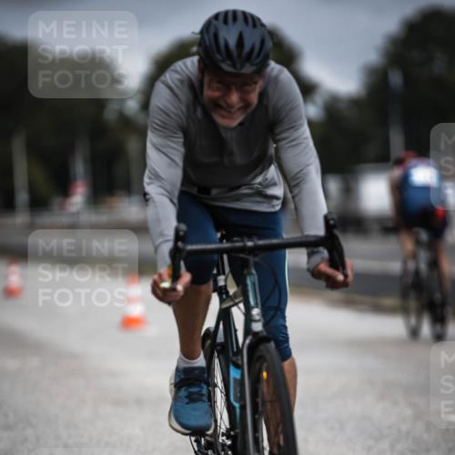 16.08.2026 - KN Förde Triathlon 2026 H.Heesch http://msf.ph/oto/9979331 16.08.2026 11:34:48 Radfahren 345, 358, 374, 394, 410 meine-sportfotos.de