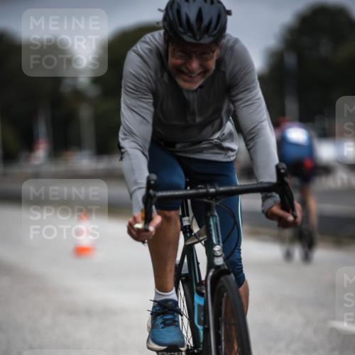 16.08.2026 - KN Förde Triathlon 2026 H.Heesch http://msf.ph/oto/9979335 16.08.2026 11:34:48 Radfahren 345, 358, 374, 394, 410 meine-sportfotos.de