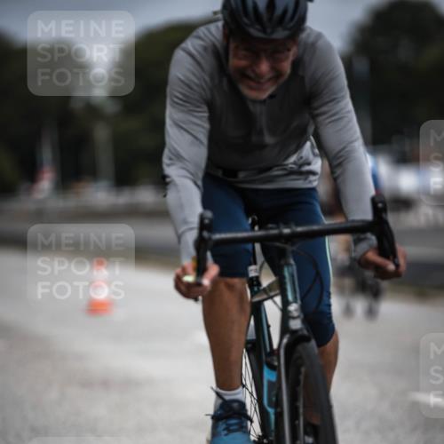 16.08.2026 - KN Förde Triathlon 2026 H.Heesch http://msf.ph/oto/9979337 16.08.2026 11:34:48 Radfahren 345, 358, 374, 394, 410 meine-sportfotos.de