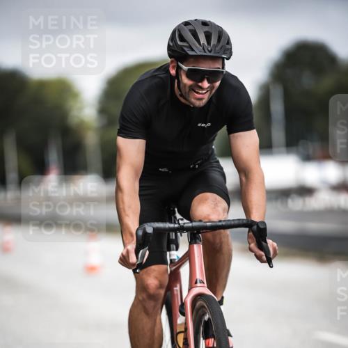 16.08.2026 - KN Förde Triathlon 2026 H.Heesch http://msf.ph/oto/9979474 16.08.2026 11:35:18 Radfahren 355, 399, 426 meine-sportfotos.de