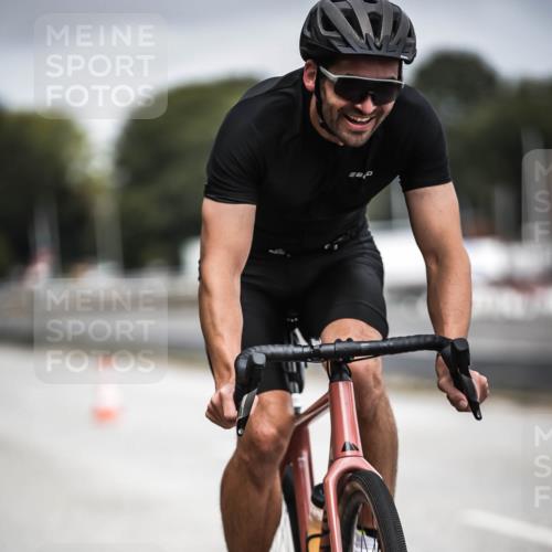 16.08.2026 - KN Förde Triathlon 2026 H.Heesch http://msf.ph/oto/9979480 16.08.2026 11:35:18 Radfahren 355, 399, 426 meine-sportfotos.de