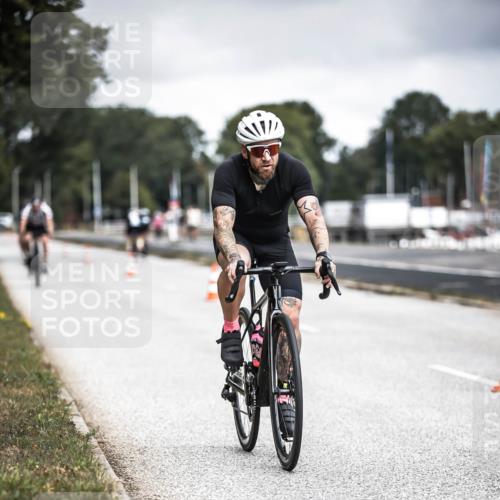 16.08.2026 - KN Förde Triathlon 2026 H.Heesch http://msf.ph/oto/9979627 16.08.2026 11:36:18 Radfahren 334, 409, 421 meine-sportfotos.de