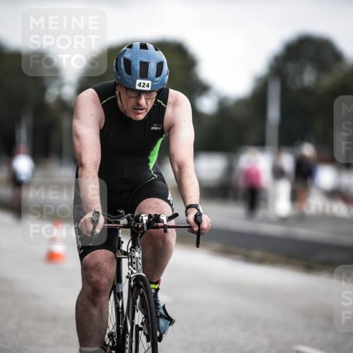 16.08.2026 - KN Förde Triathlon 2026 H.Heesch http://msf.ph/oto/9979981 16.08.2026 11:37:24 Radfahren 413, 424 meine-sportfotos.de