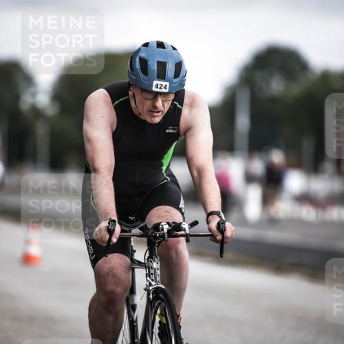 16.08.2026 - KN Förde Triathlon 2026 H.Heesch http://msf.ph/oto/9979986 16.08.2026 11:37:24 Radfahren 413, 424 meine-sportfotos.de