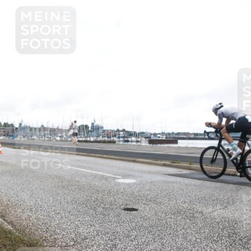 16.08.2026 - KN Förde Triathlon 2026 H.Heesch http://msf.ph/oto/9980083 16.08.2026 11:22:57 Radfahren 327, 388, 439 meine-sportfotos.de