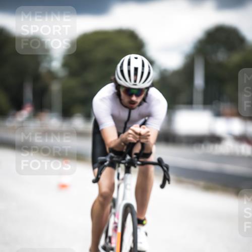 16.08.2026 - KN Förde Triathlon 2026 H.Heesch http://msf.ph/oto/9981551 16.08.2026 12:48:40 Radfahren 506, 514, 523, 526 meine-sportfotos.de