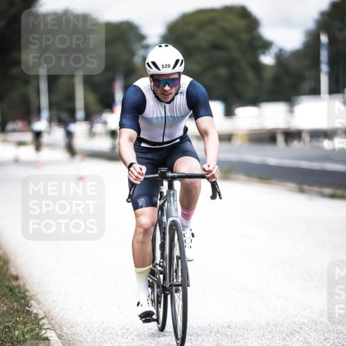 16.08.2026 - KN Förde Triathlon 2026 H.Heesch http://msf.ph/oto/9981727 16.08.2026 12:50:11 Radfahren 520, 541, 598 meine-sportfotos.de