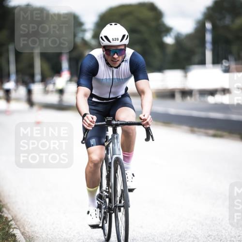 16.08.2026 - KN Förde Triathlon 2026 H.Heesch http://msf.ph/oto/9981729 16.08.2026 12:50:11 Radfahren 520, 541, 598 meine-sportfotos.de